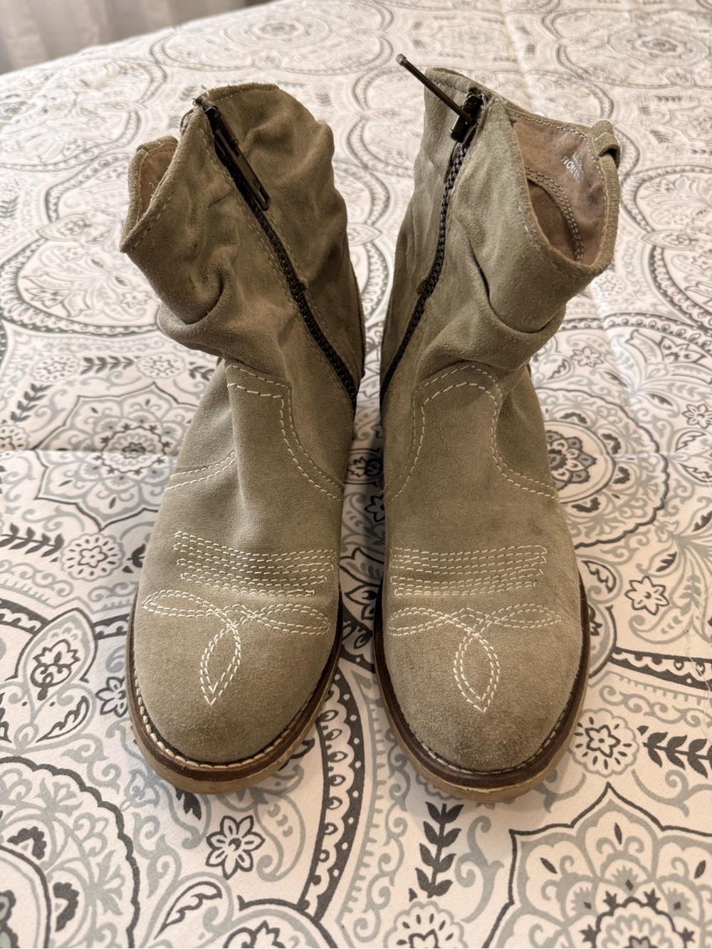 Sundance Women’s Suede Ankle Boots in Grey Suede Size 37
